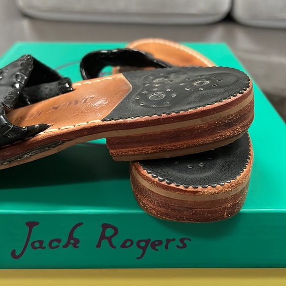 Jack Rogers in GREAT condition, black leather with shiny black detailing, size 9 - Picture 3 of 4
